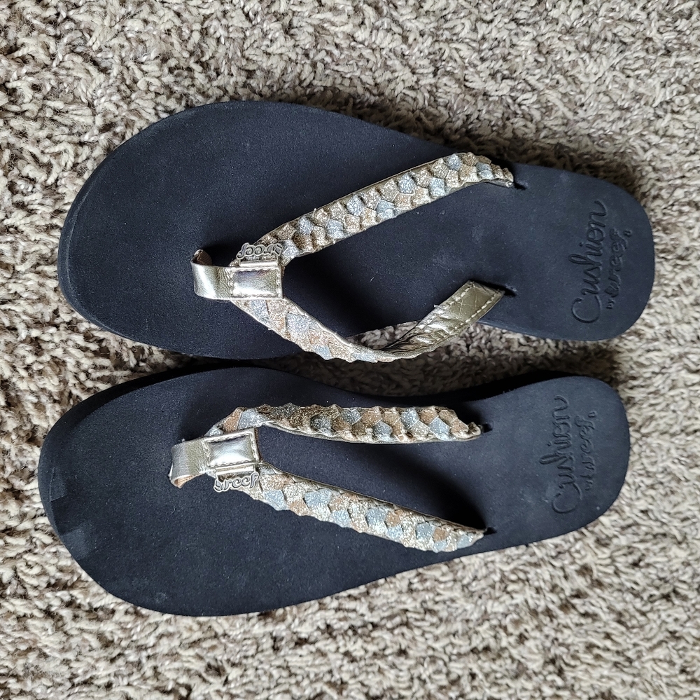 Reef silver and gold flip flops. NWOT. 8